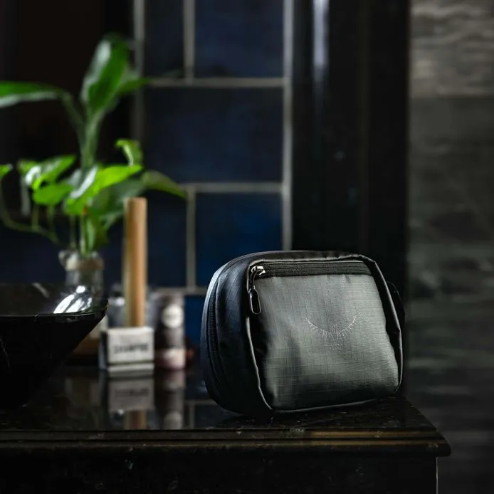 Transporter Large Toiletry Bag - 3.5 L 12 Transporter Large Toiletry Bag - 3.5 L